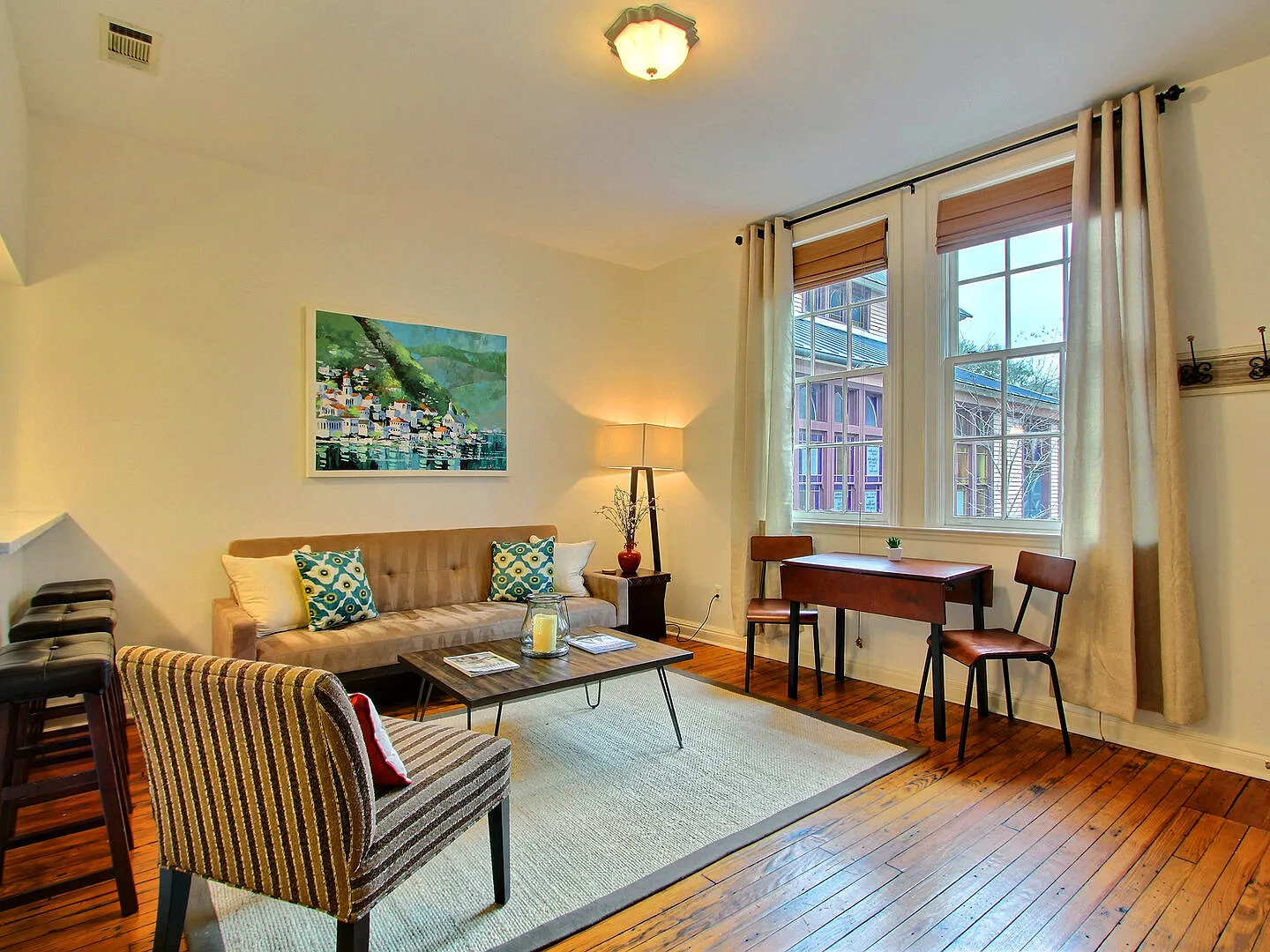 2 bed, 700 sqft, $3,200 — Photo 3