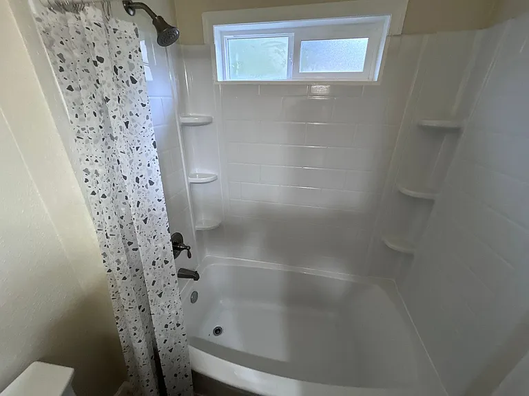 156 N Schoneman Ave — Photo 10