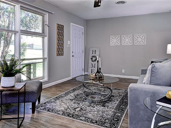 4th image of 416 Burbank St