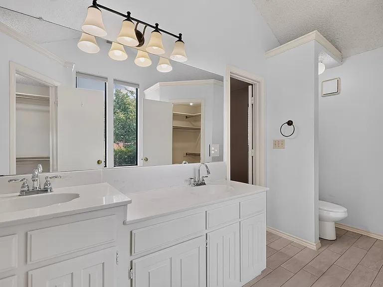 1207 Mistywood Ln — Photo 21