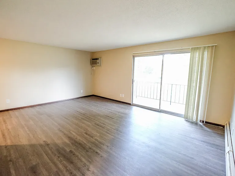 Lakehill Apartments — Photo 32