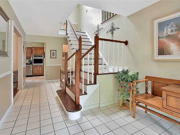 3rd image of 15 Townline Ct