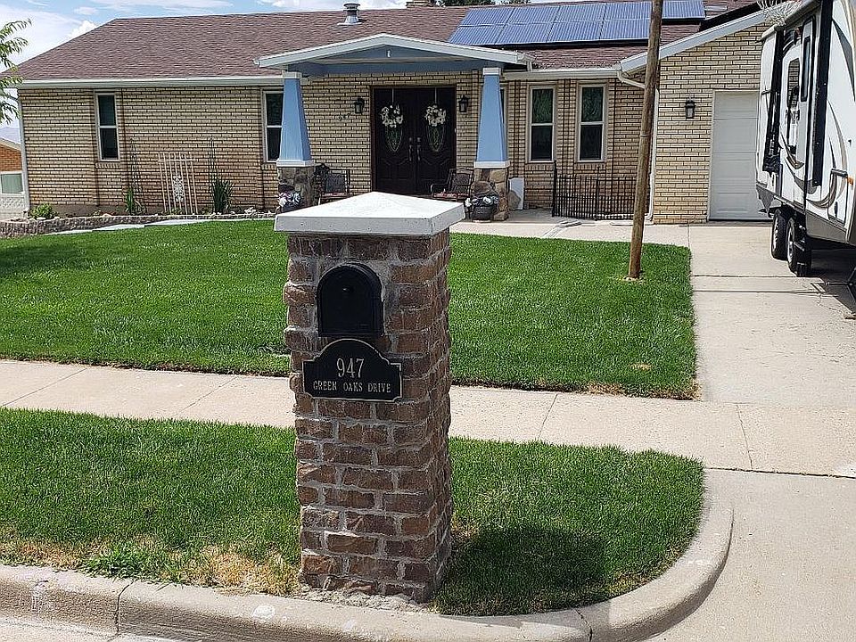 947 Green Oaks Dr
