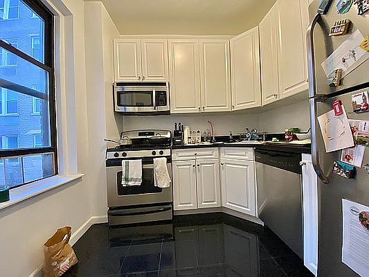 2nd image of 22 W 77th St APT 46