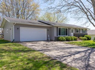 160 Sunrise Ln, Fall River, WI 53932