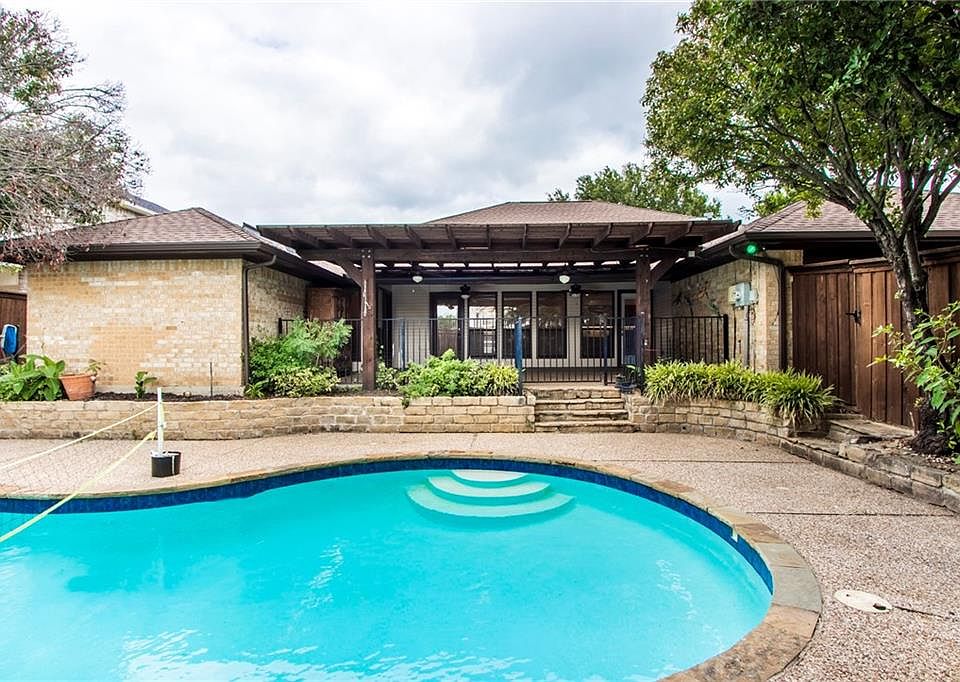 1st image of 816 Forest Edge Ln
