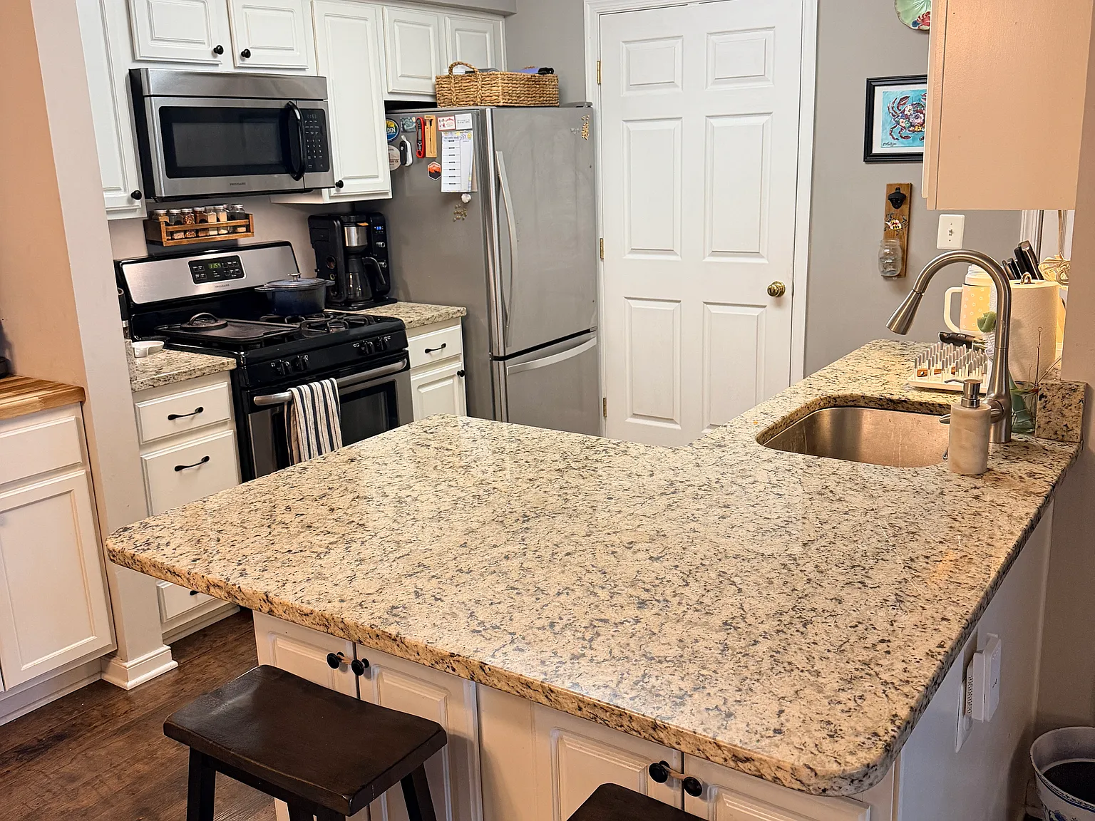 2 bed, 1065 sqft, $2,300 — Photo 1