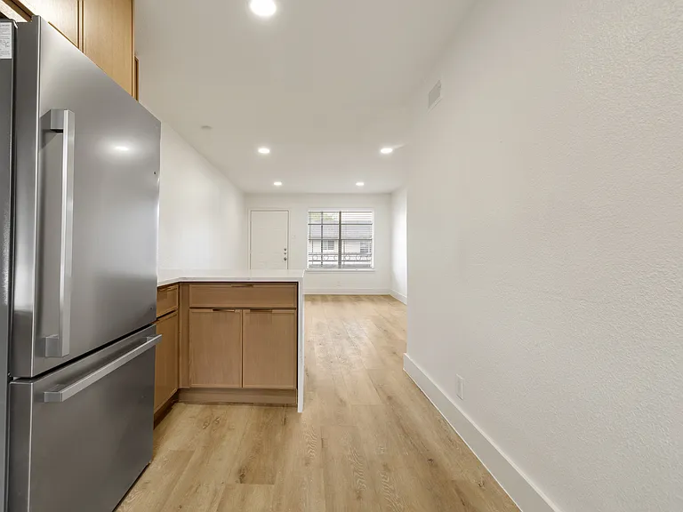 Carolina Apartments — Photo 8