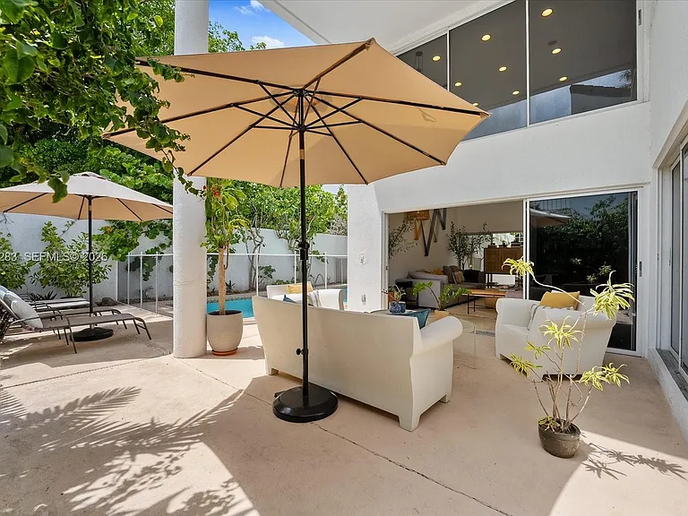 2721 SW 22nd Ave — Photo 4