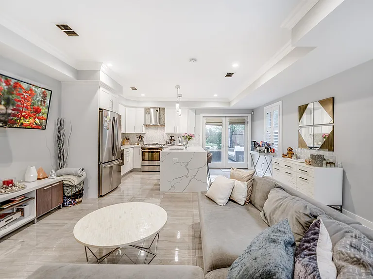18 Thorne St #1 — Photo 3