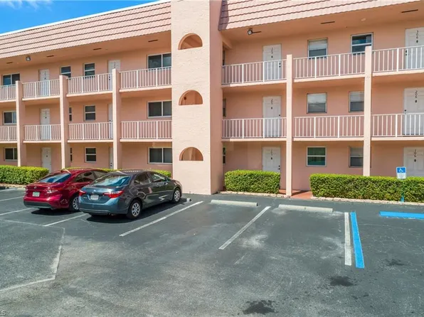 180 Turtle Lake CT #105, NAPLES, FL 34105