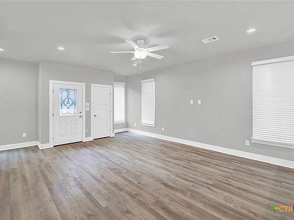 5th image of 400 Shady Bluff Dr