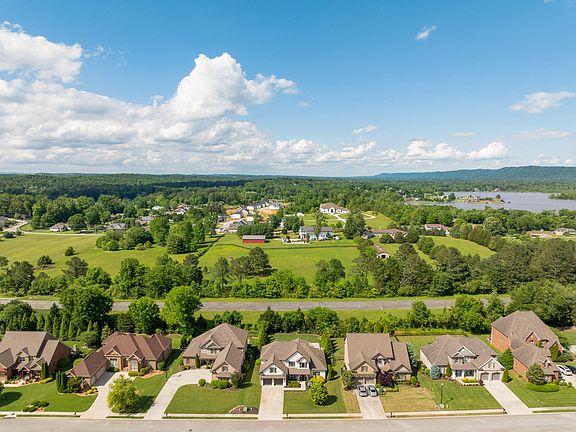 4th image of 7985 Hampton Cove Dr