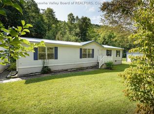 6998 Wills Creek Rd, Elkview, WV 25071