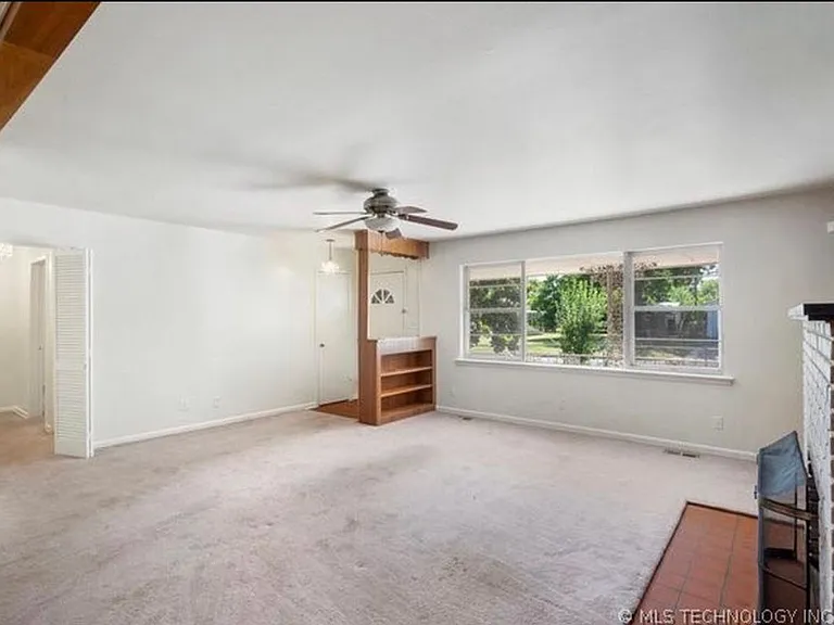 4827 S Waco Ave — Photo 2