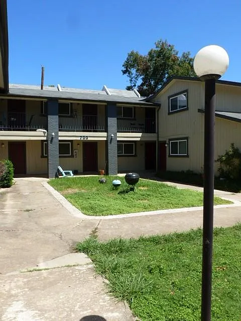 Studio, 1.0 bath, 410 sqft, $800 — Photo 1