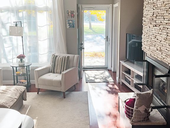 Ample sunlight with large window and light, bright finishes