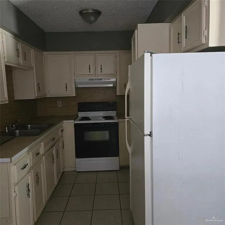 2 bed, 1.0 bath, 15500 sqft, $730 — Photo 3