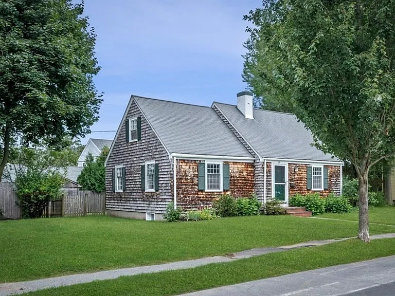 24 Hereford Rd — Photo 1