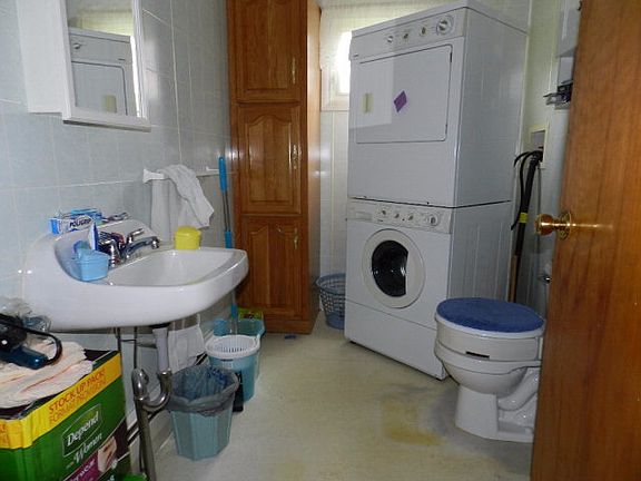 5th image of 19 Hillview Ln