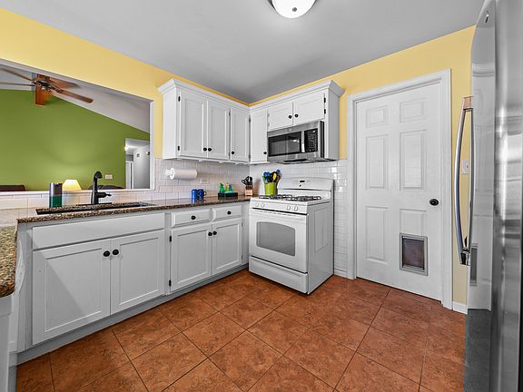 5th image of 25032 W McMillin Dr