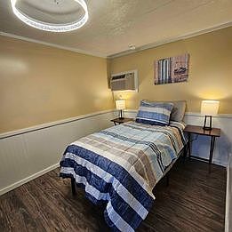 1st image of 1305 N Superior Ave #1