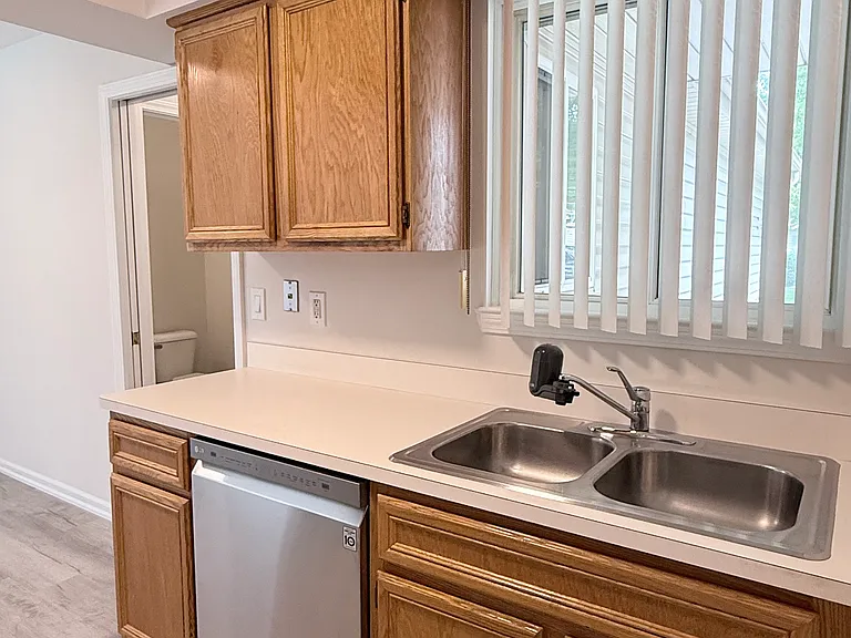 24381 Juliet Dr — Photo 6