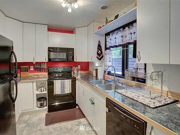 5th image of 200 Duck Lake Dr NE