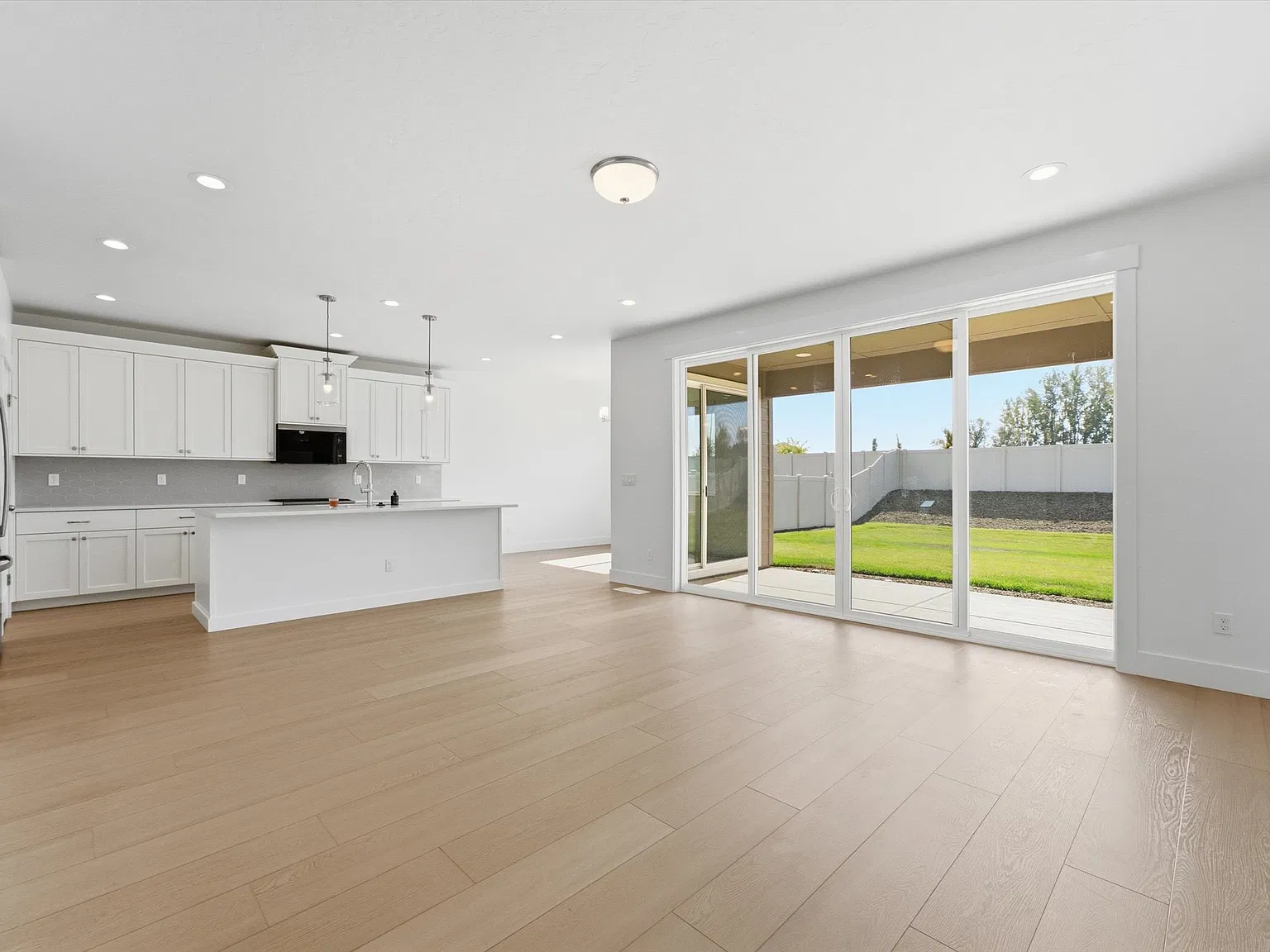 3 bed, 1558 sqft, $2,650 — Photo 3
