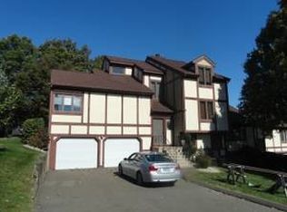 621 Rosemount Ln, W Haven, CT 06516