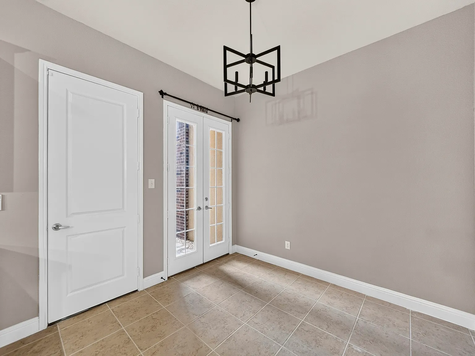 3 bed, 2.5 bath, 2271 sqft, $2,800 — Photo 2