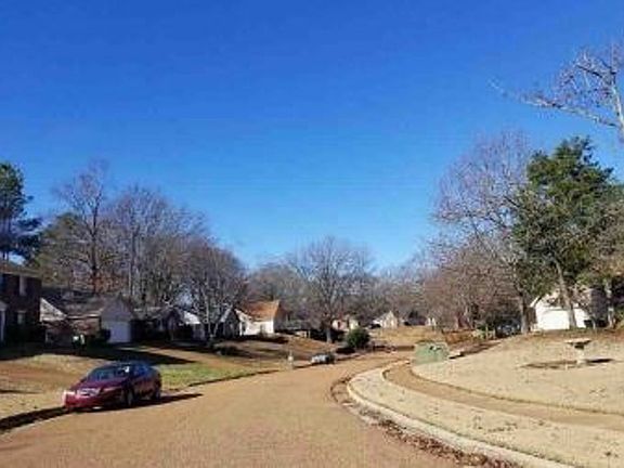 Exterior Neighborhood (street photo)