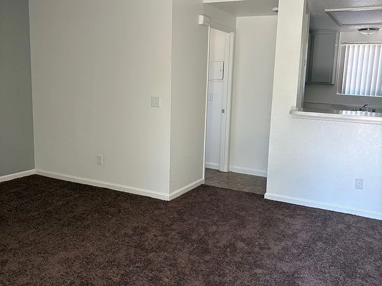 Raintree Garden Apartments — Photo 4