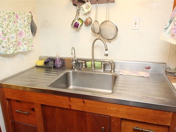 4th image of 47 N Beaver St