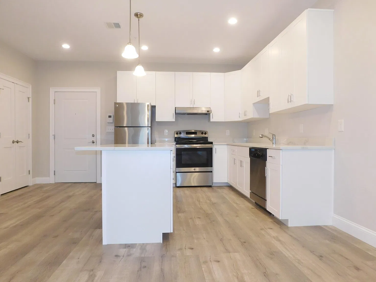 1 bed, 730 sqft, $2,450 — Photo 4