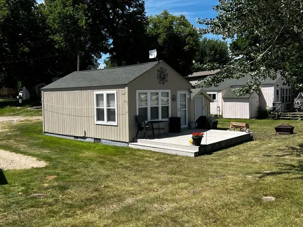 1208 E Lake St, Osakis, MN 56360