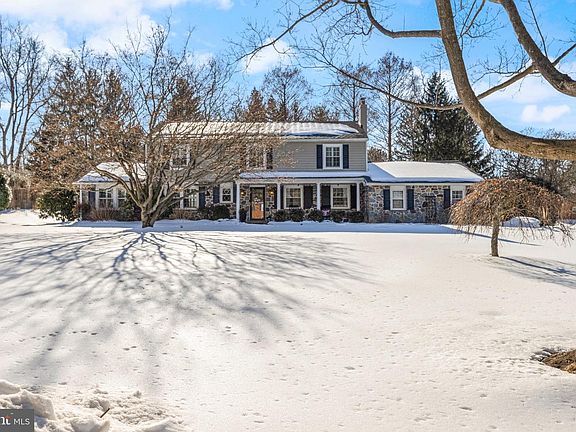 3rd image of 1012 Waltham Rd