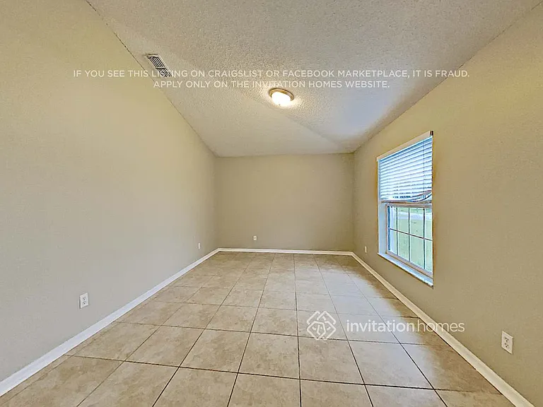 720 SE Lansdowne Ave — Photo 5