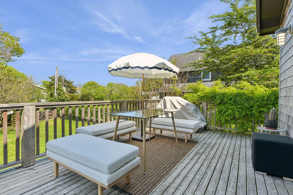 Upstairs outdoor dining area
