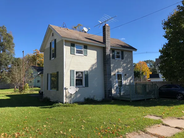 533 Emory St, Howard City, MI 49329