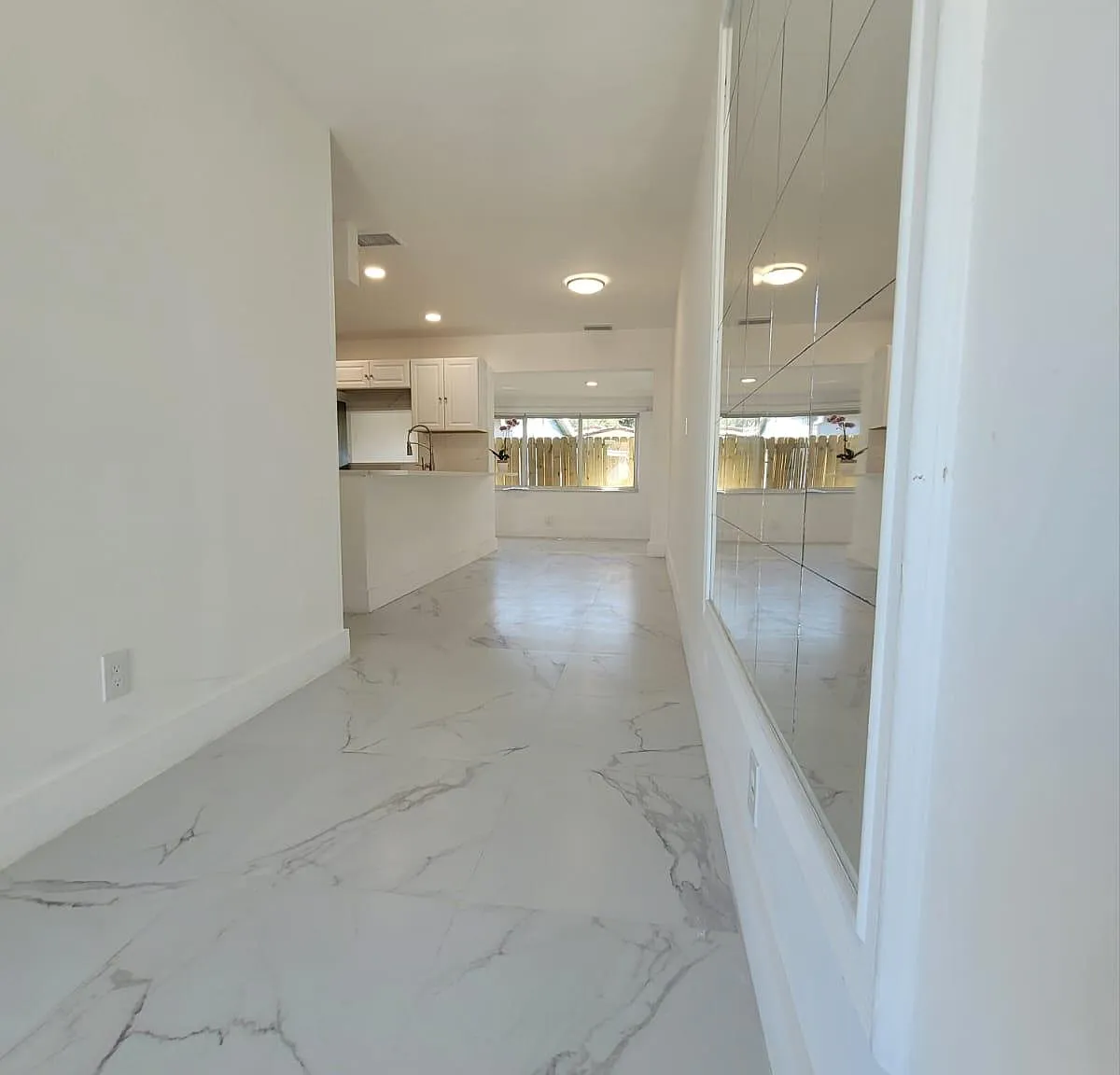 6 bed, 3556 sqft, $8,995 — Photo 3
