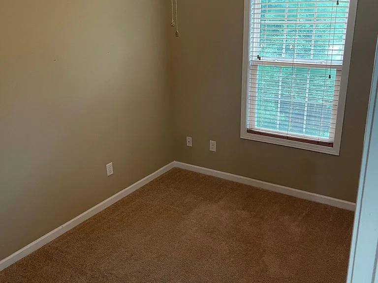 139 Lowell Ct — Photo 17