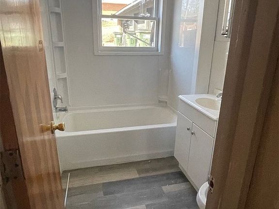 3rd image of 623 Clifton Dr