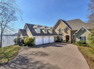 1089 Lake Ridge Dr, Dandridge, TN 37725