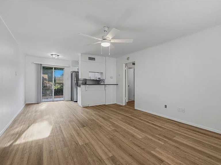 133 N Bailey Ave — Photo 7
