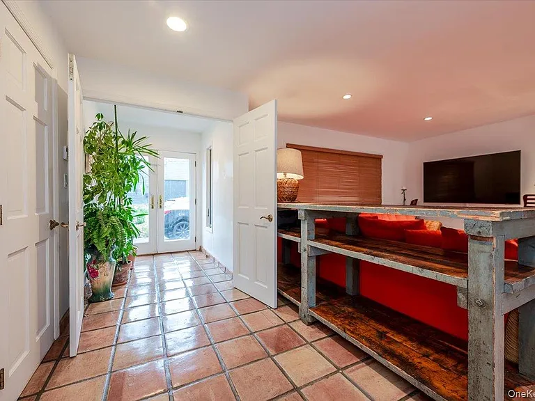 1701 Bay Blvd — Photo 3