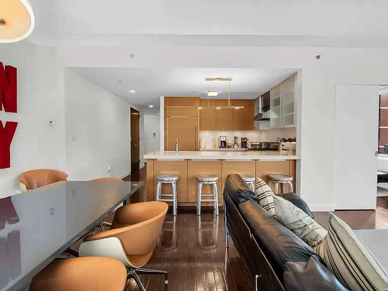 462 W 58th St #6B — Photo 4