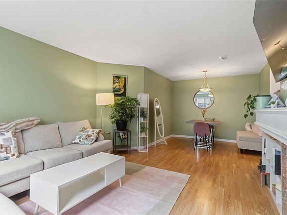 2nd image of 1710 Fort St #203