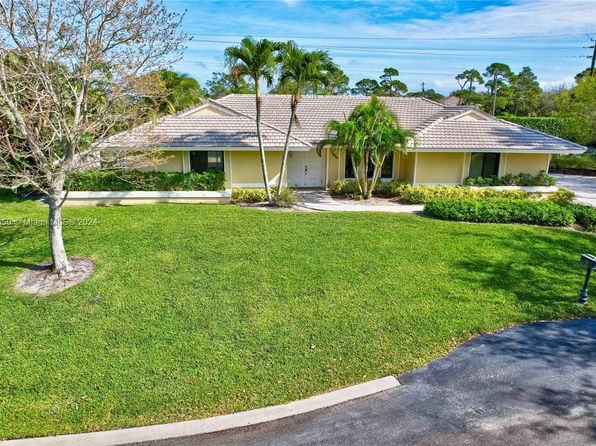 Private Courtyard - Tequesta, FL Homes for Sale