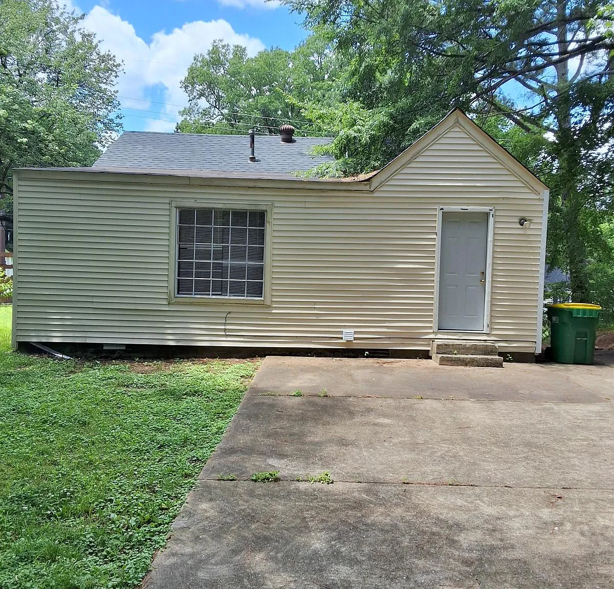 3 bed, 1098 sqft, $1,350 — Photo 2